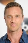 Devon Sawa isDetective Zeke Hobbs