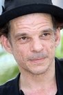 Denis Lavant isJules