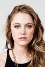 Maika Monroe isPolly Murphy