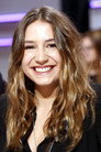 Izïa Higelin isHélène