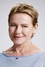 Dianne Wiest isAunt Jet